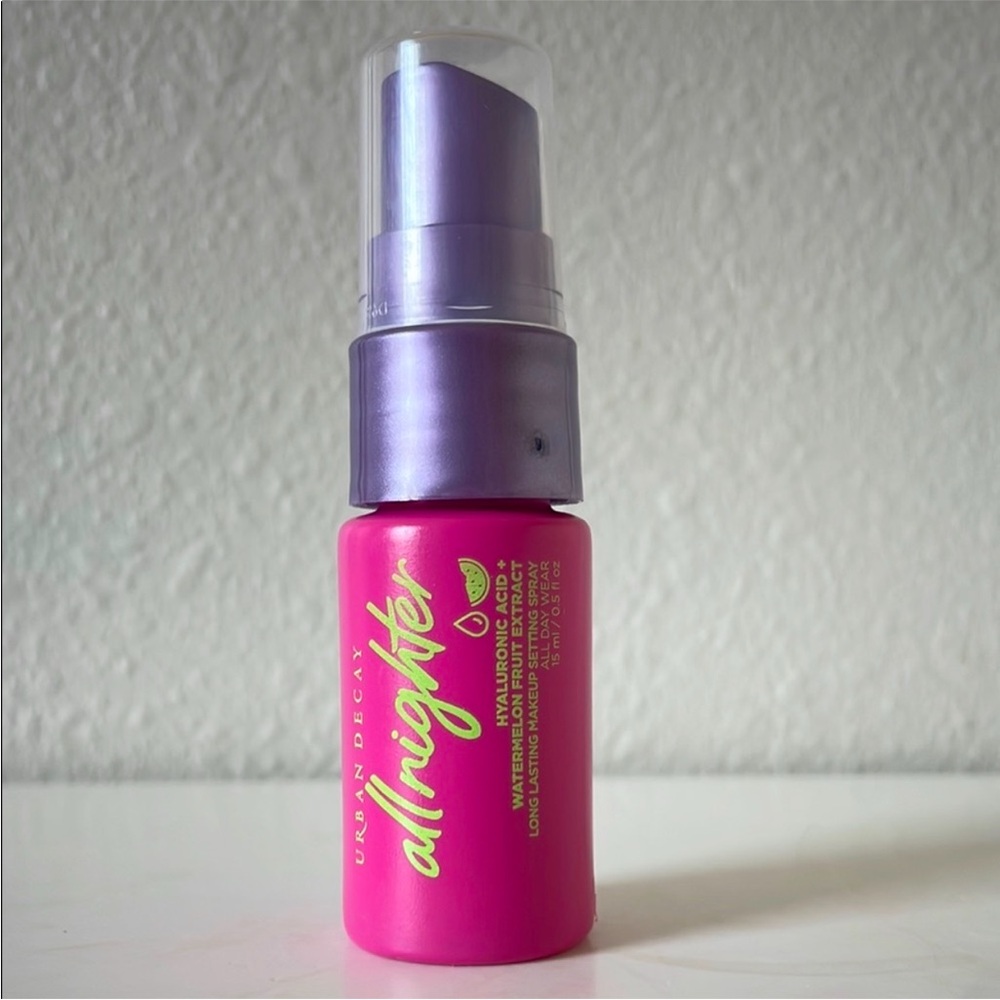 Urban Decay Travel Size All Nighter Hyaluronic Acid
Dewy Setting Spray - Picture 4 of 9